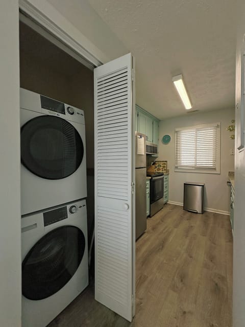 Washer/Dryer Located in Kitchen Entrance