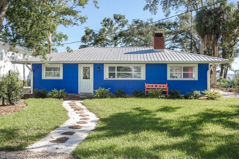 Blue Crab Cottage - Waterfront Home

