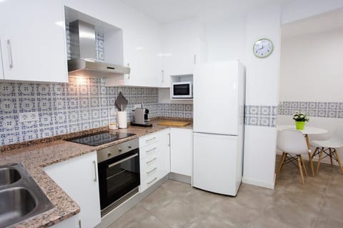 Fully equipped kitchen, including a Nespresso machine. 