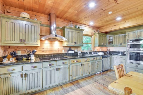 Kitchen | Cooking Basics | Coffee Maker | Paper Towels/Trash Bags Provided