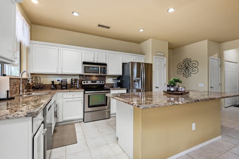 Fully furnished kitchen