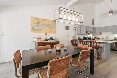 Dinning room table, seats 6, open concept to kitchen and den.
Breakfast bar seating for 3