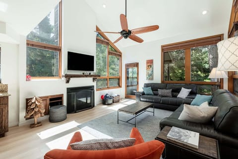 Living Room with gas fireplace, 42" Samsung TV, leather furniture and private deck access