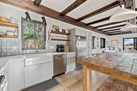 fd2376df-233e-4bf4-871b-69ad9aaa4b94