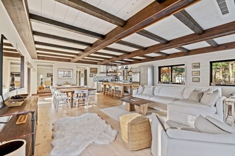 1a6c3ef9-8fb7-42f5-8163-e3a843631381