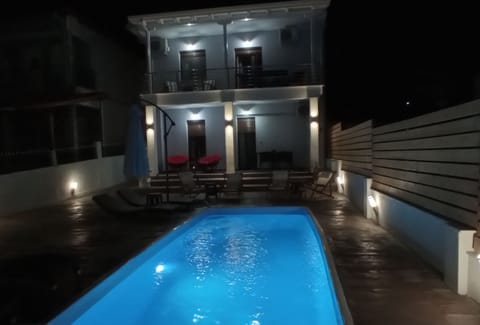 Βίλα Αθήνα τη νύχτα