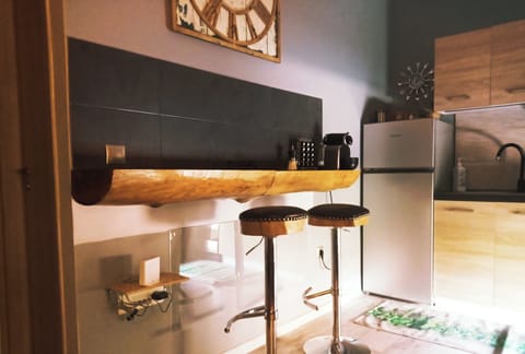 κουζίνα πάγκος με σκαμπο