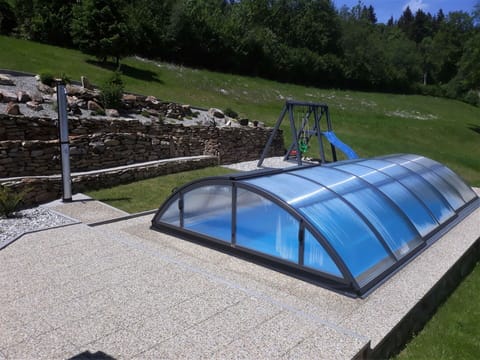 Swimming Pool, Daylighting, Grass, Roof, Architecture, Landscape, Leisure, Rectangle