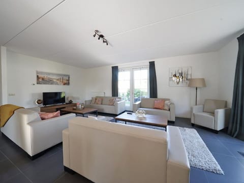 Furniture, Table, Comfort, Interior Design, Wood, Lamp, Houseplant, Floor, Flooring