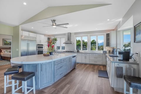 Seating for 6 at Huge Kitchen Island, 2nd sink, 2 Dishwashers,  Blt In Fridge 