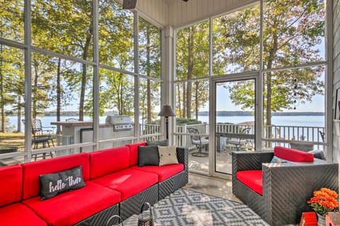 Cross Hill Vacation Rental | 3BR | 3BA | 1,827 Sq Ft