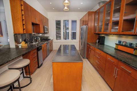 The Observatory - Kitchen 3