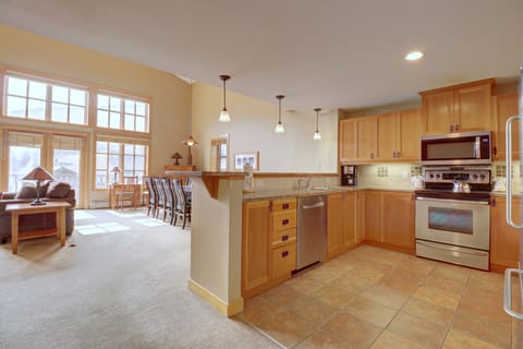 Open concept kitchen and dining area.