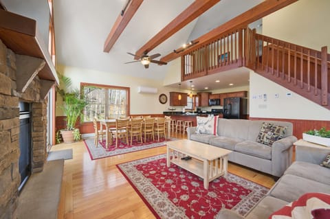 MAIN FLOOR LIVING AREA