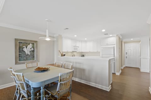 Dining Table | 1866 Beachside Tennis - Dining Table | 1866 Beachside Tennis