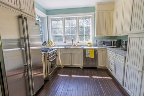 Main Level | Kitchen