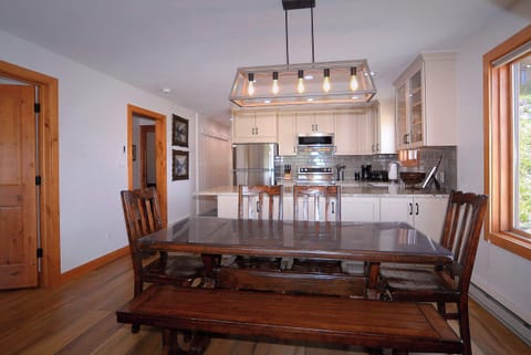 Dining/kitchen areas