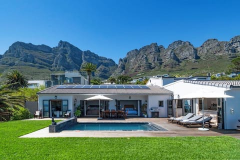 Family Villa with magnificent mountain and seaviews