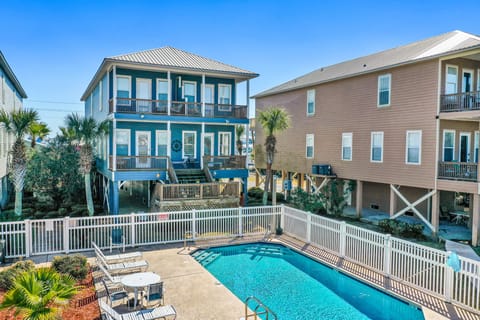 Pool located right outside the door!