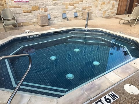 Shilo Inns Killeen Outdoor Hot Tub