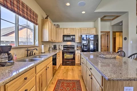 Beautiful Fully Furnished Kitchen!  Keurig & drip coffee makers included.  