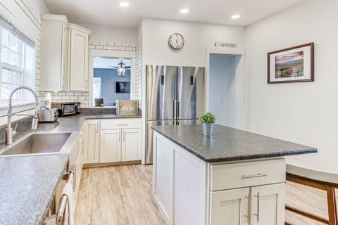 Kitchen | Dishware & Flatware