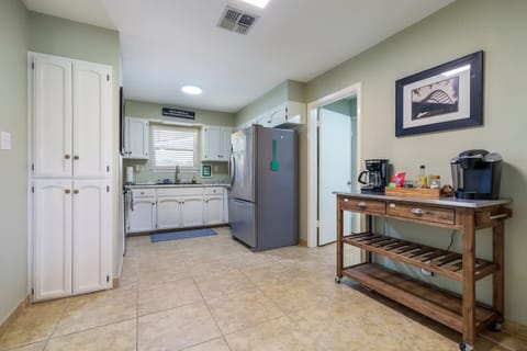 Coffee bar w/ Keurig & drip coffee pot