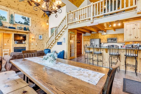 First floor living area with plenty of room for your family to eat & play.