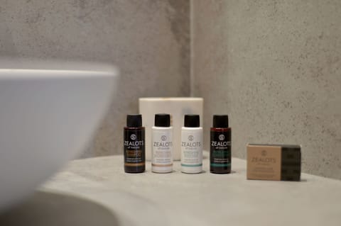 Bathroom amenities