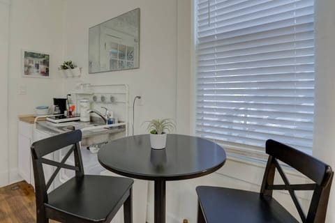 Little spot to enjoy your morning coffee (provided) or a nice home-cooked meal.