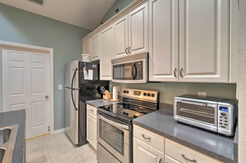 Kitchen | Toaster Oven | Trash Bags/Paper Towels Provided