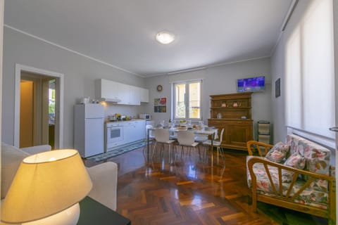 The livingroom with dinner table