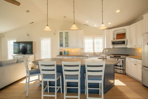 Island with Bar Sink and Seating for Four