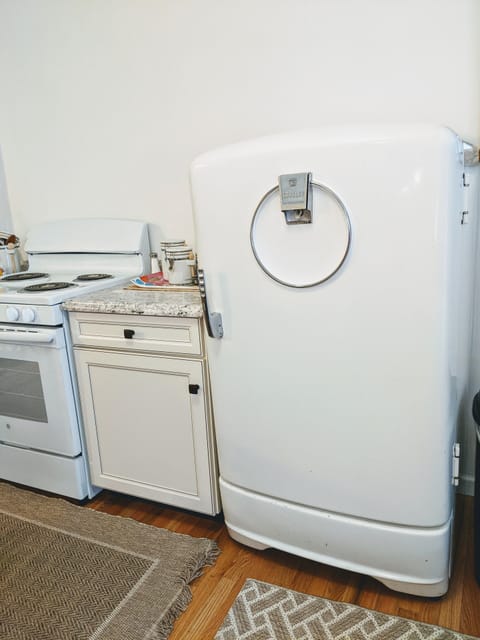 How cute is this vintage Crosley refrigerator?