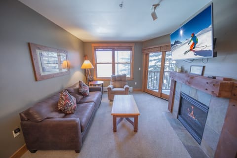 Charming vacation condo near River Run Village