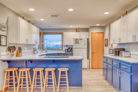 Good counterspace with refridgerator