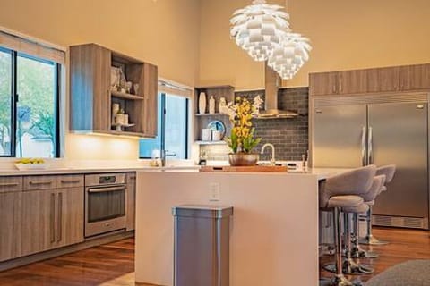 Fully Stocked Kitchen, Upgraded Appliances