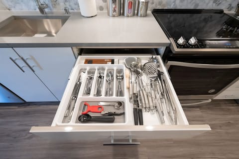 Complete utensils for your kitchen and dining needs