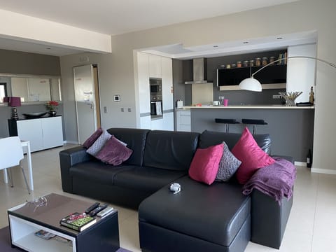 Open plan living/dining/kitchen area 