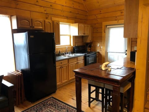 Full kitchen that is well-equipped! Toaster, microwave, kettle, it`s all here!