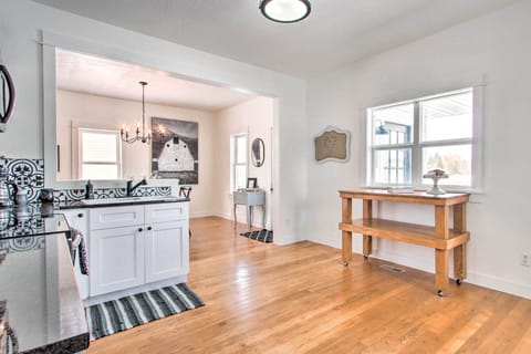 Well-Equipped Kitchen | Dinnerware & Flatware