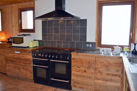 Falcon. 3 ovens. Large induction plates