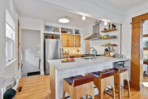 Breakfast Counter and Kitchen