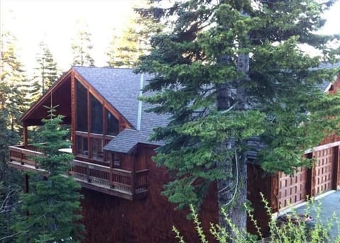 Cozy Mountain Cabin with 3 Decks