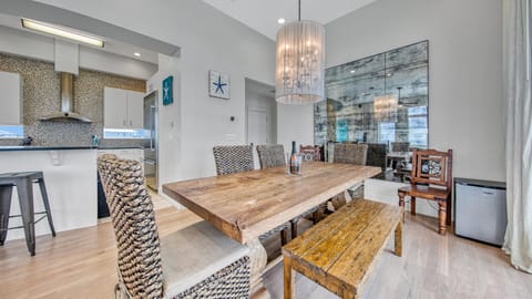 Dining room seating for 10