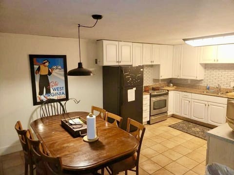 Elevation Vacation Rentals - Land's End 10 - Kitchen + Dining (1)
