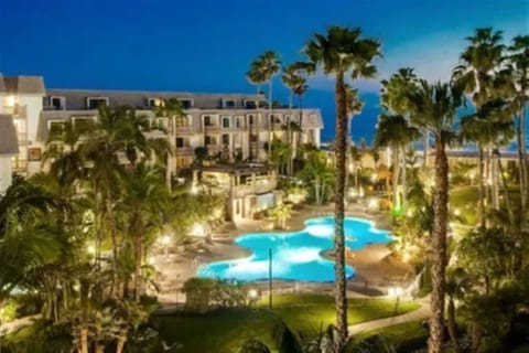 The pool and tropical landscape are so calming.