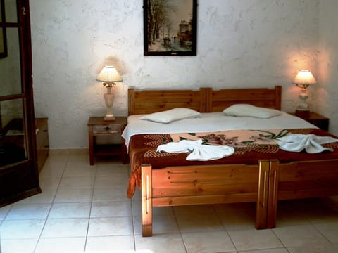 Choise of double or twin bedded room with private facilities