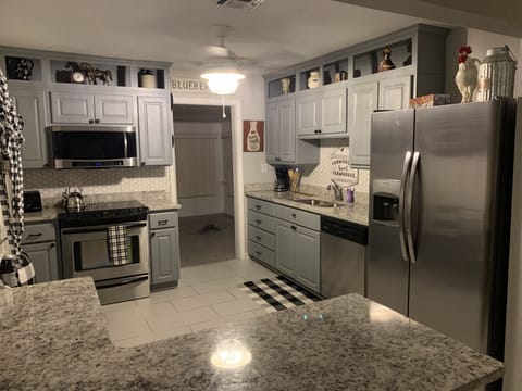 This country cottage brings back old Florida vibes