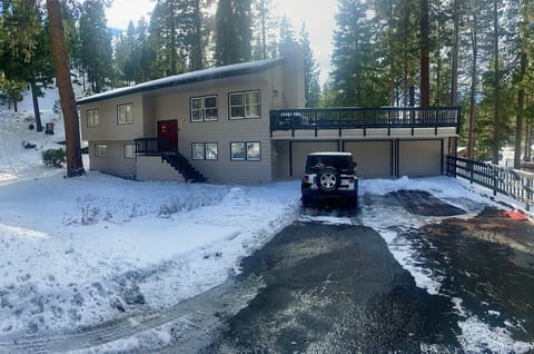 We are 2 minutes from Heavenly-Boulder Lodge & 4 minutes from Stagecoach Lodge!